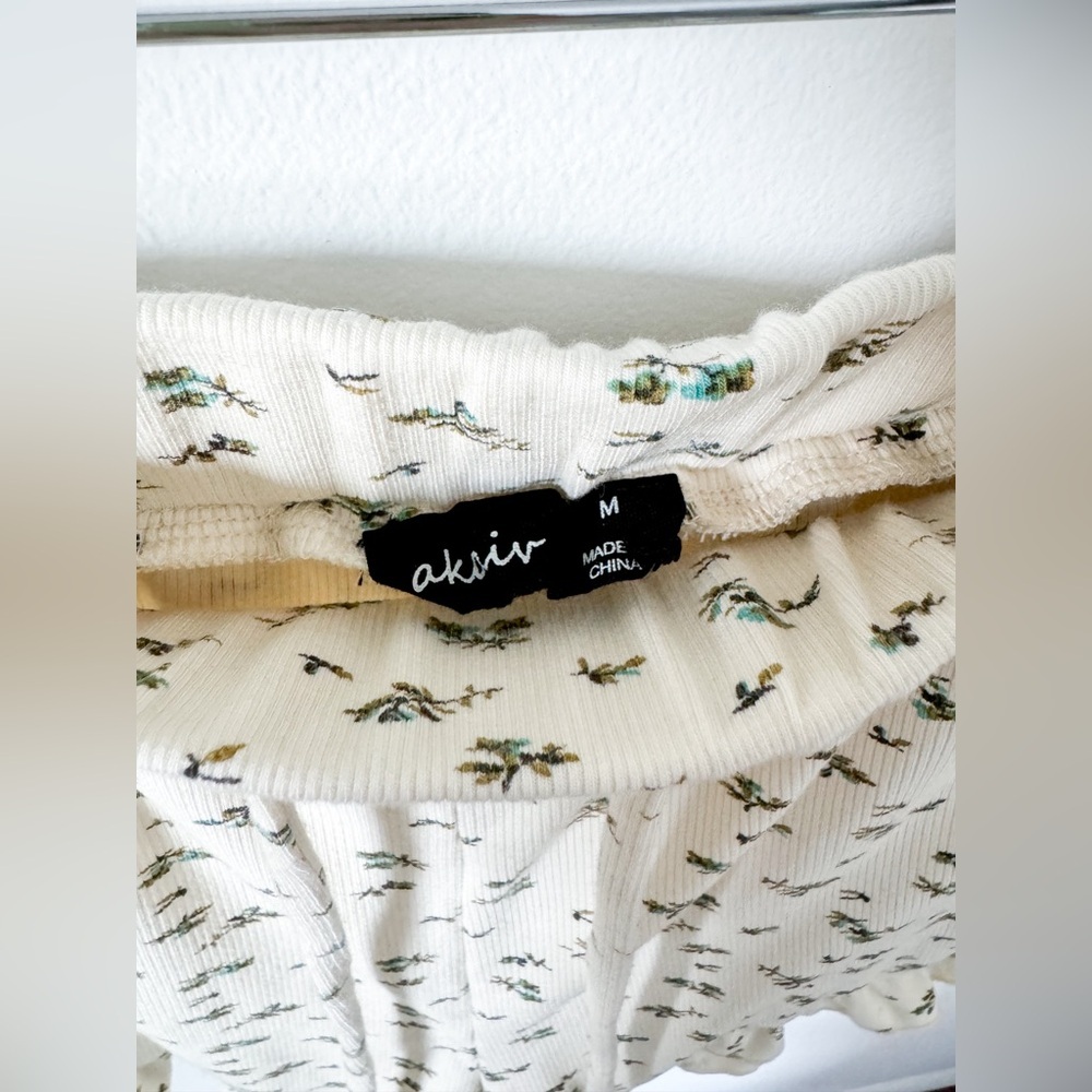 Akaiv Floral Ribbed Shorts - Picture 5 of 5